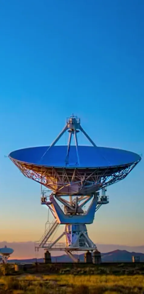  Una antena de transmisión de señales como las que los estudiantes del Grado en Ingeniería en Tecnologías de la Telecomunicación estudian durante su estancia formativa en UCAM Universidad.
